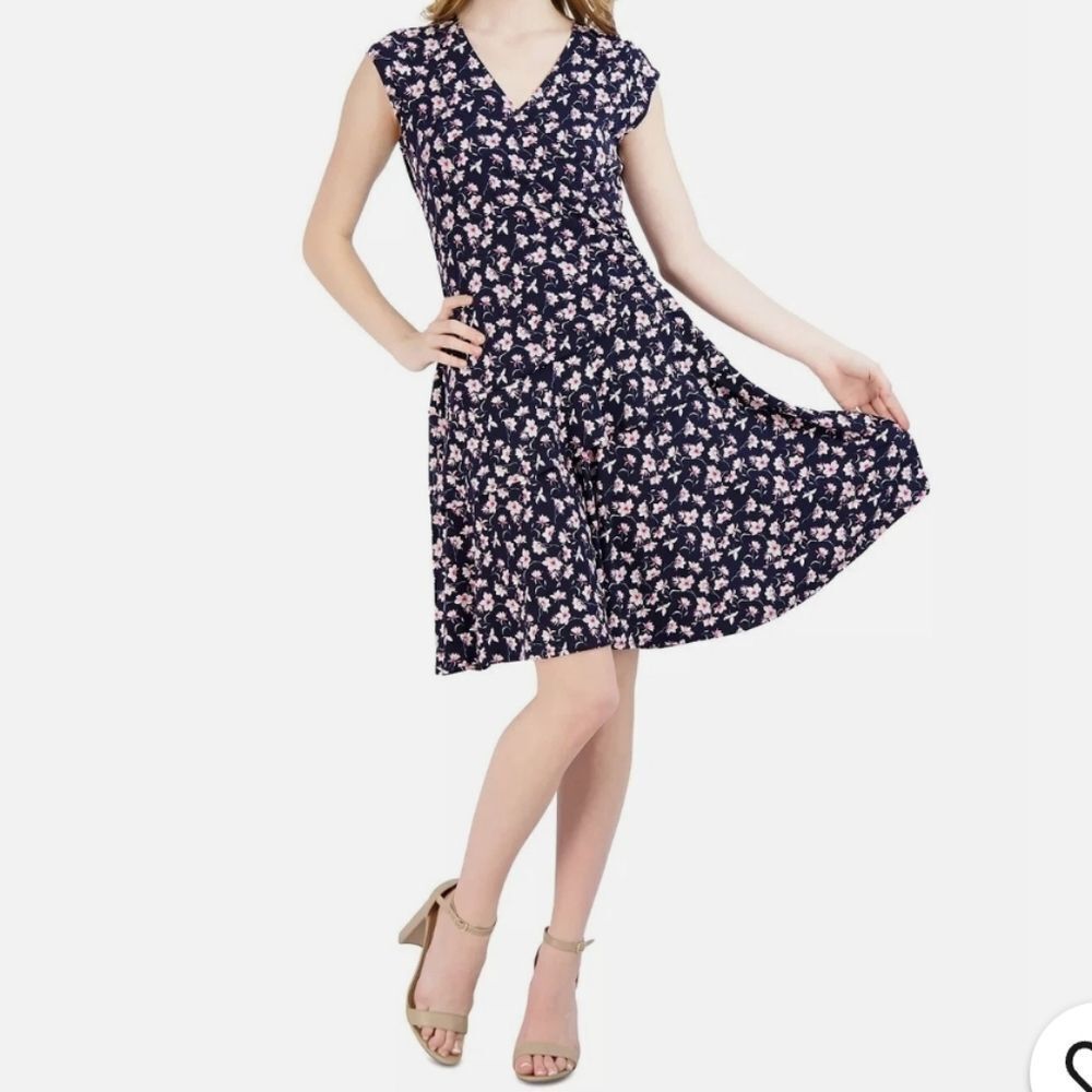 Signature By Robbie Bee Floral Dress. Jersey. Ruffles.